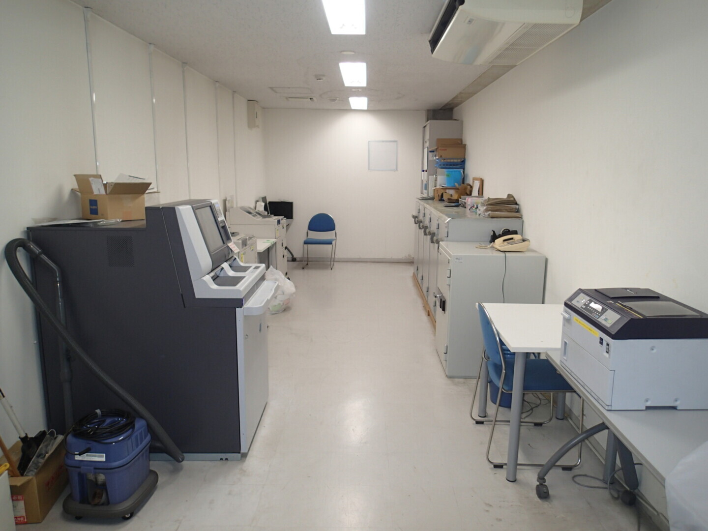 男子浴室 before